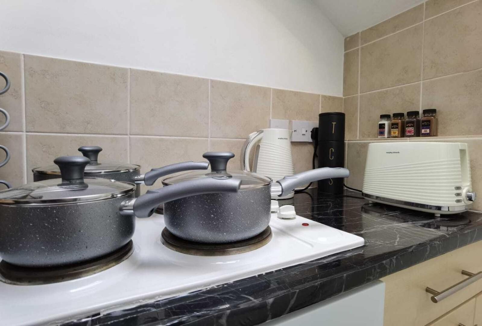 Raleigh Ff&Tf - 1 Bed Georgian Flat In The Centre Of Exeter, Free Parking With Wifi Apartment Room photo
